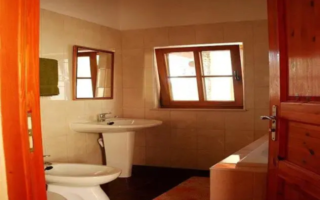 Vale Figueiras Surf Camp & Resort
