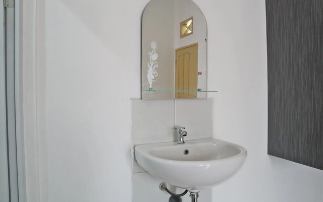 Sachila Residence Syariah  by OYO Rooms