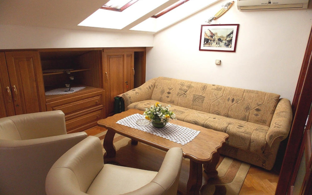 Apartment Ivo - with parking : A3 - 2. KAT Malinska, Island Krk