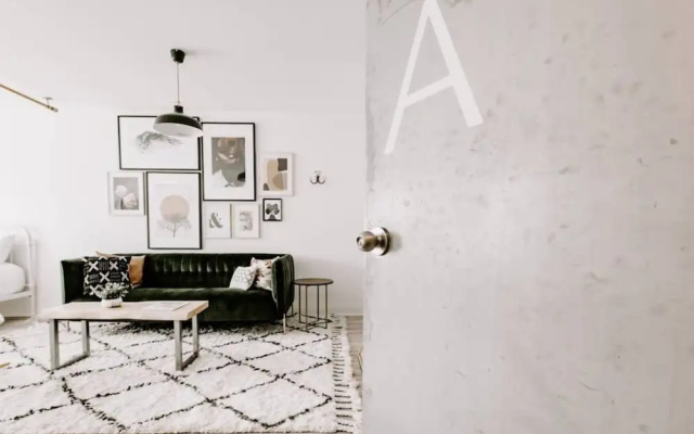 Stylish Studio Near Yonge and Eglinton