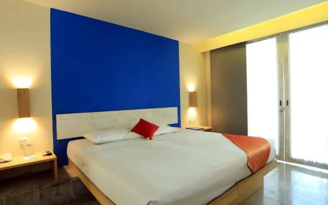 RedDoorz Plus near Kuta Square