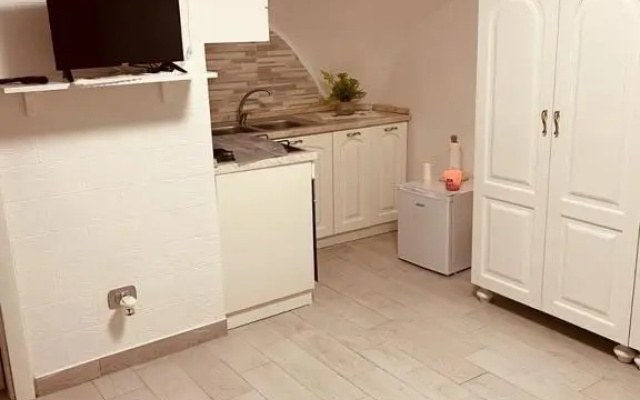 D10S House