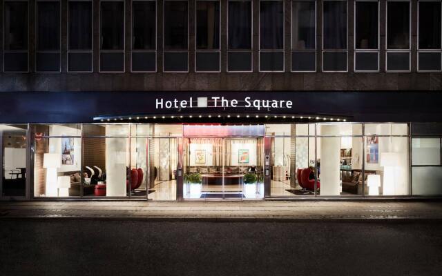 Отель The Square вид на фасад