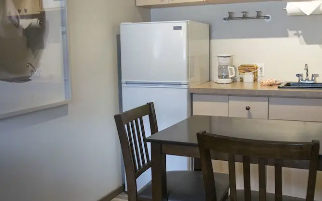Yamnuska Suites