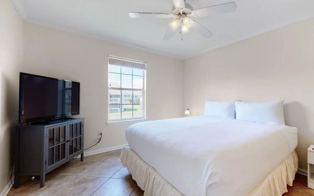 3b/2b w/ Pool & Tennis Court, Sleeps 6