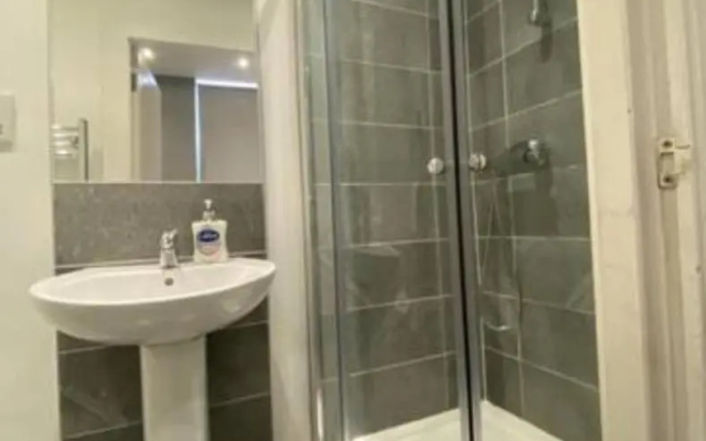 Extra Large Six Bed Six Bath Townhouse