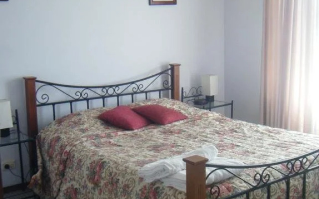 Griffith Catania Farm Cottage