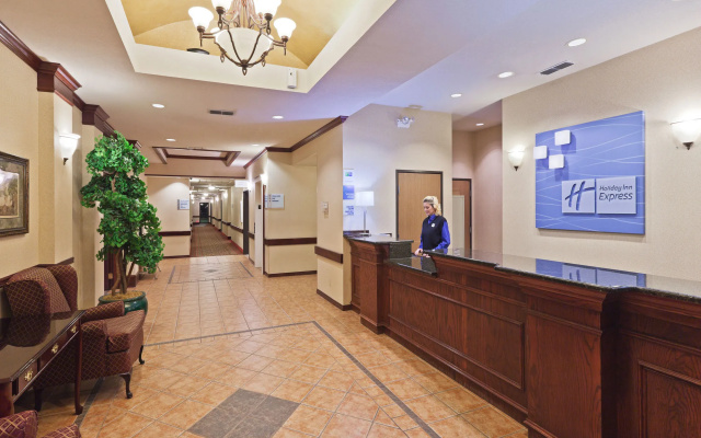 Holiday Inn Express & Suites by IHG