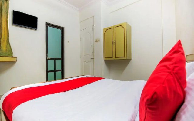 OYO 23068 Hotel Kamal Palace
