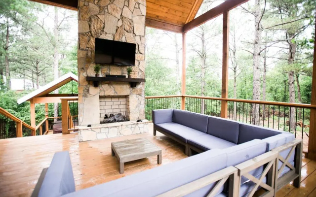 Pinot in the Pines Cabin