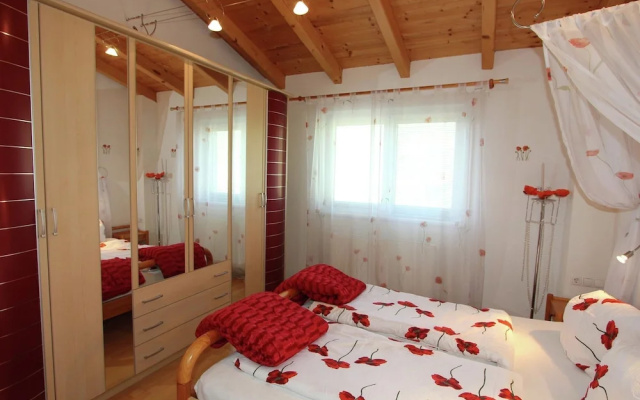 Cozy Chalet With Balcony in Imst