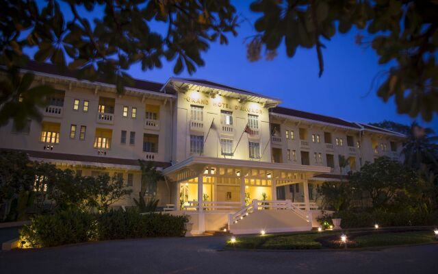 Raffles Grand Hotel d'Angkor вид на фасад