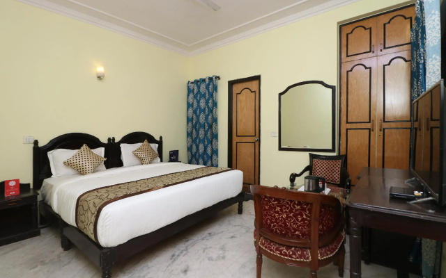 OYO 12311 Hotel Emerald