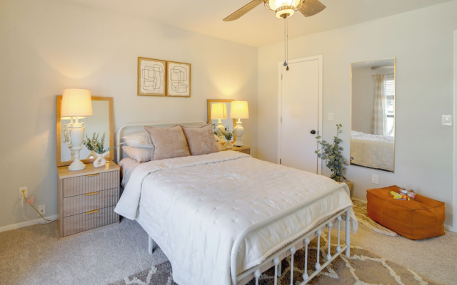 Groups Welcome, Central Location! Tulsa Gem + Yard