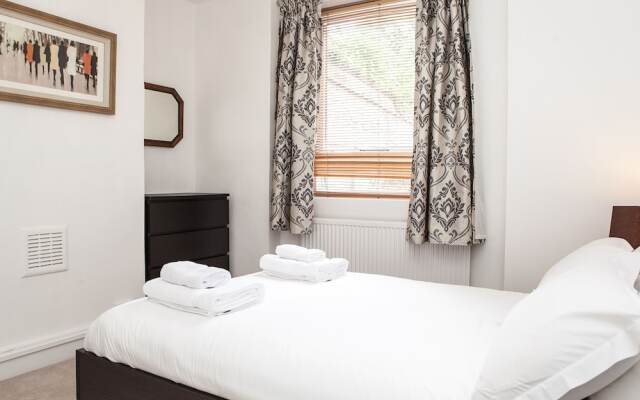 Отель Lovely 1 Bed Self-Contained Flat in Greenwich вид на фасад
