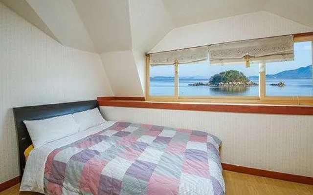 Seongmodo Inside Memory Pension