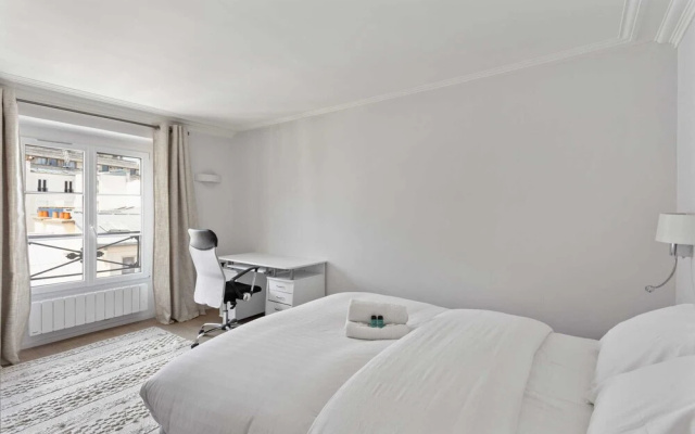 Modern Apartment Near Opera Garnier