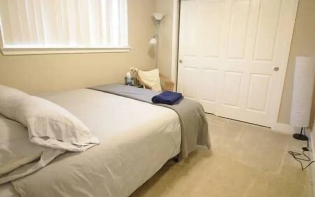 Furnished Washer & Dryer Near HWY 101