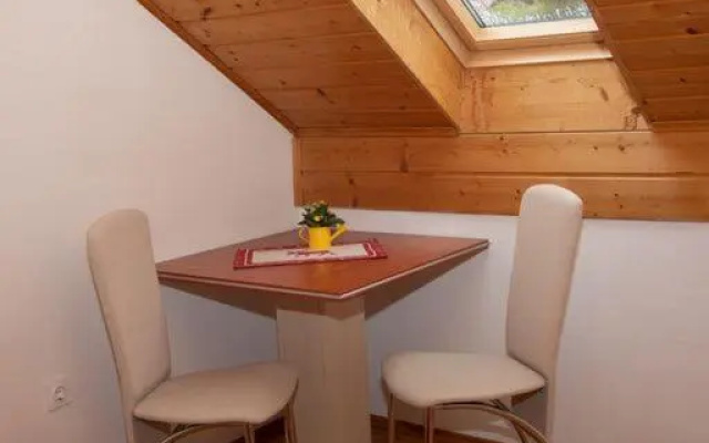 Guest House Ema