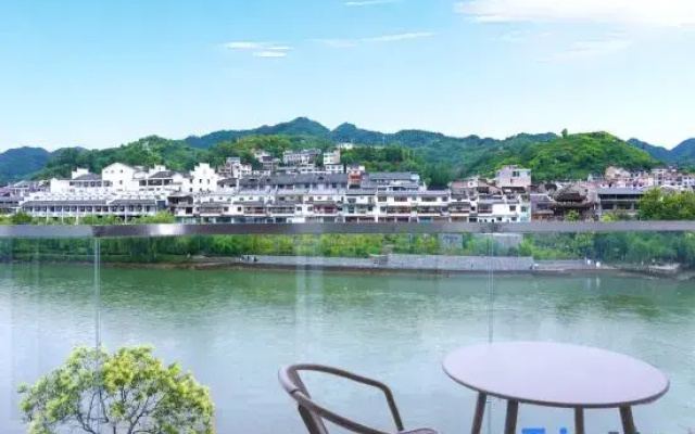 Ranxi Yuanshe Homestay (Zhenyuan Guzhen Wenhuayuan Underground Parking Lot)
