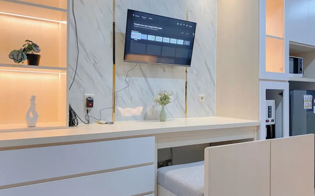 Elegant And Comfy Studio At Transpark Cibubur Apartment