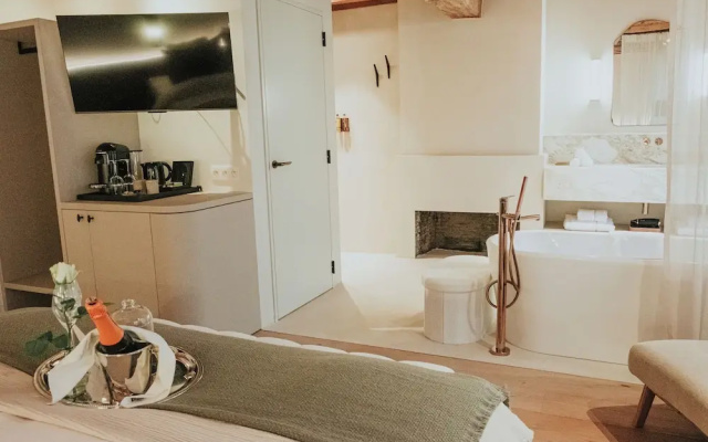 The Burgundy - Boutique B&B
