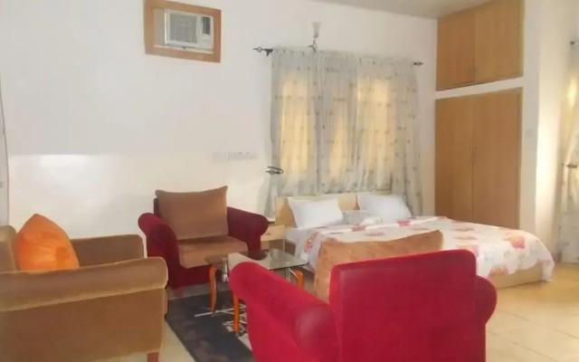 Franphinas Suites and Hotel