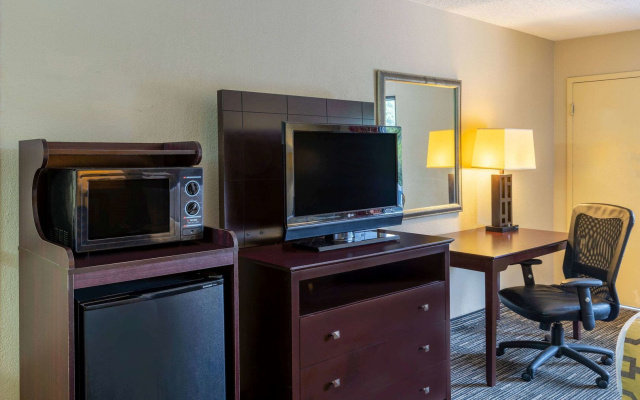 Park Inn by Radisson, Columbus State University Area