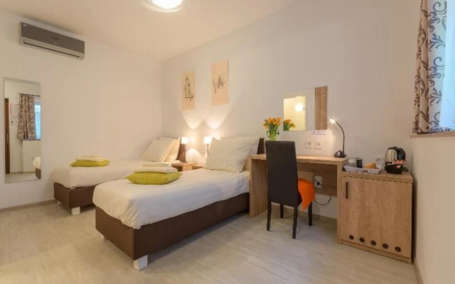 Old Town Rooms and Apartments