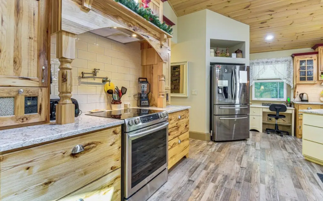 Peaceful 3-bedroom Home w/ Pool in Sarasota