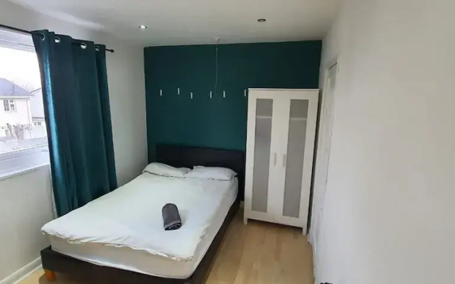 Room in Guest Room - Cozy Single Room in Leicester