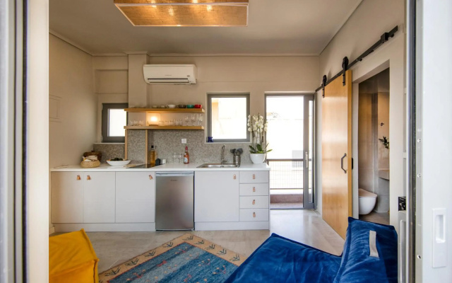 Sunny Loft with Acropolis View