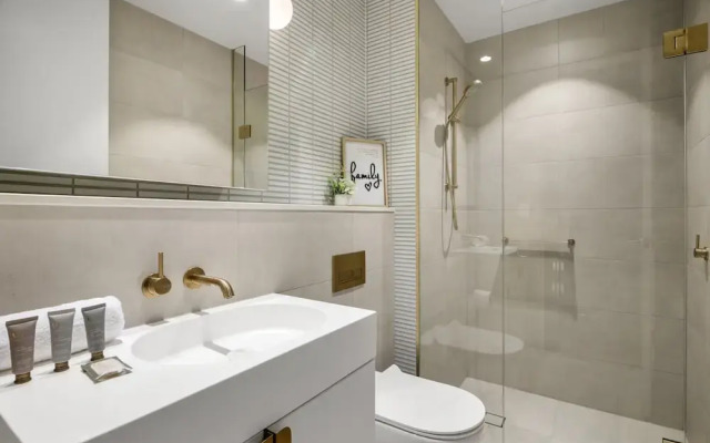 High-rise 3-bed Apartment With Premium Amenities