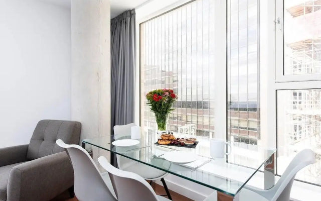 Luxurious and Bright 2BR City Centre Apartment