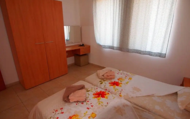 Sea View 2 bed Apartment With Pool