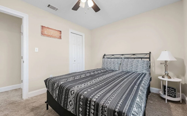 Niceville Dream Home Sleeps 13
