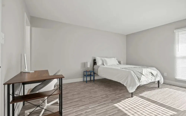 Spacious 2BR 2BA Apartment in the City