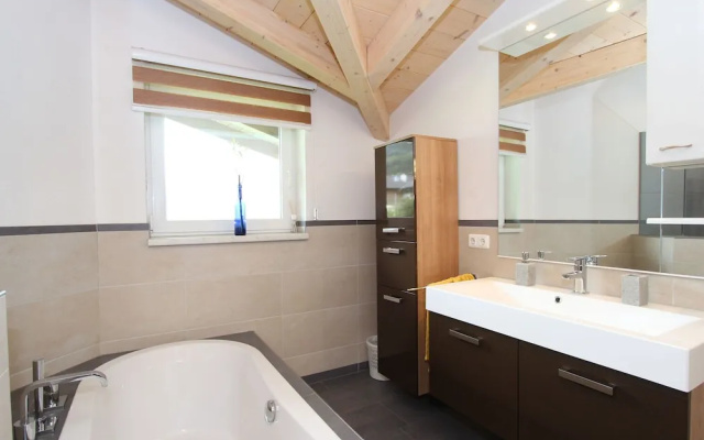 Spacious Chalet in Neukirchen am Großvenediger near Ski Area