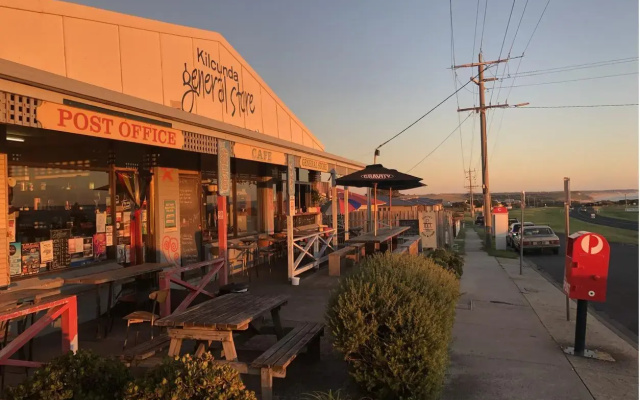 Sinnamon's By The Sea