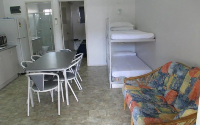 Poona Palms Caravan Park