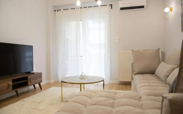 Classy Chic Design Apartment with Balcony At Acropolis