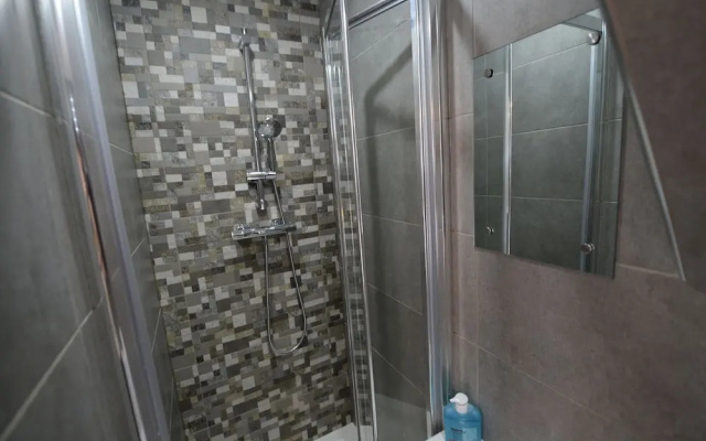 Elegant Holiday Home in Coventry near Lake View Park