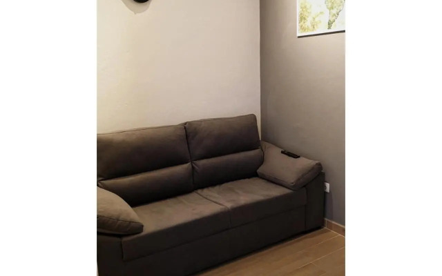 Roots Hostel