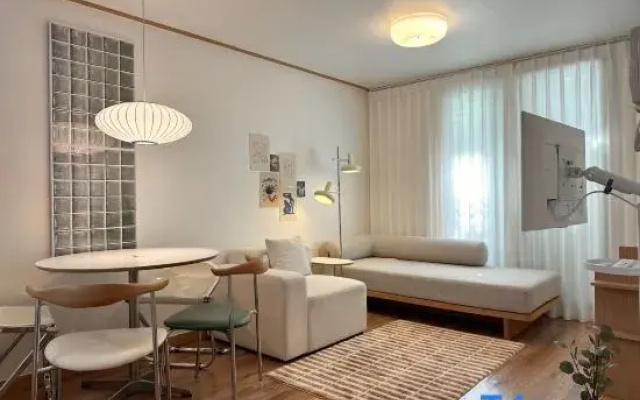 Modern 203 Stay