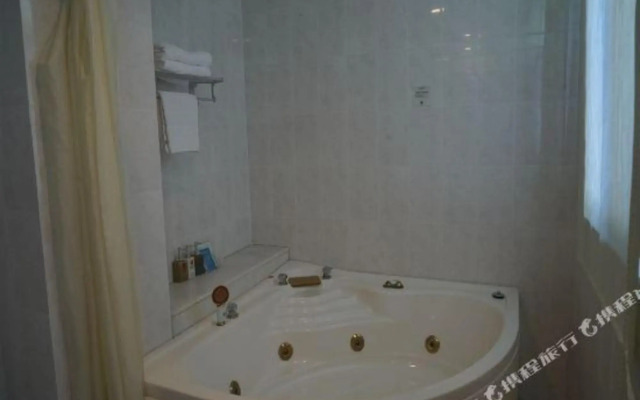 Strait Hotel