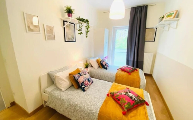 3 bedrooms in Center w Terrace&Parking