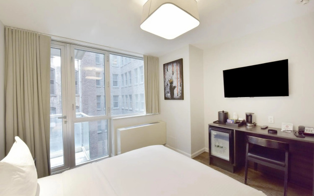 Hotel 32 32