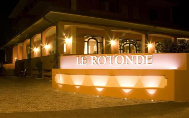 Hotel Le Rotonde Массароза вид на фасад