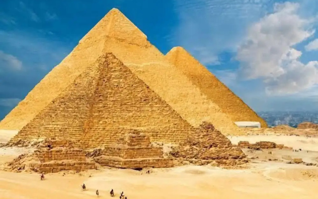 Pyramids Holiday Inn