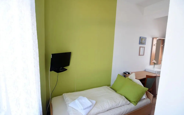 Hotel Ena